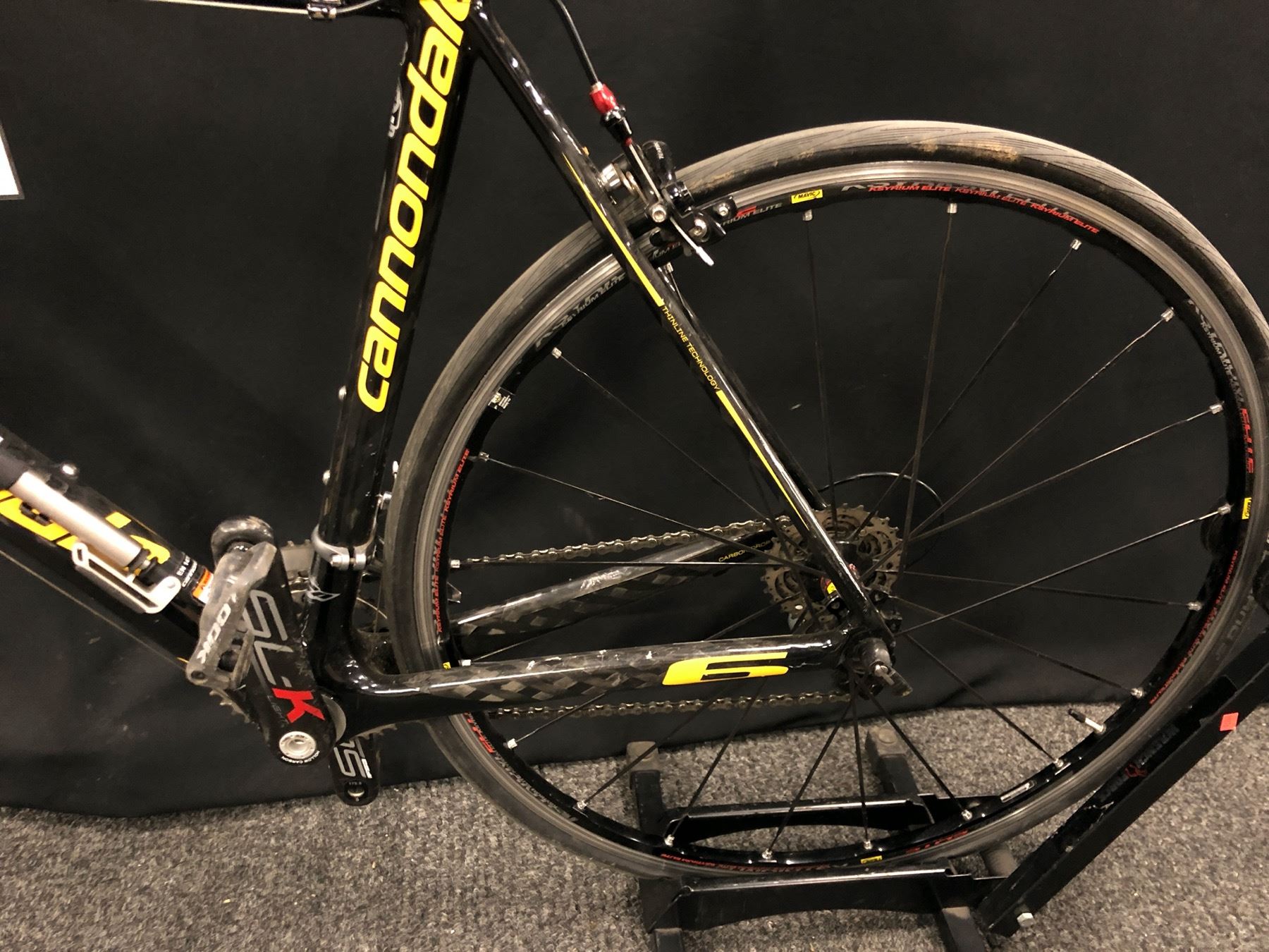 YELLOW AND BLACK CANNONDALE SIX 20 SPEED ROAD BIKE WITH CLIP PEDALS 54 yellow-and-black-cannondale-six-20-speed-road-bike-with-clip-pedals-54