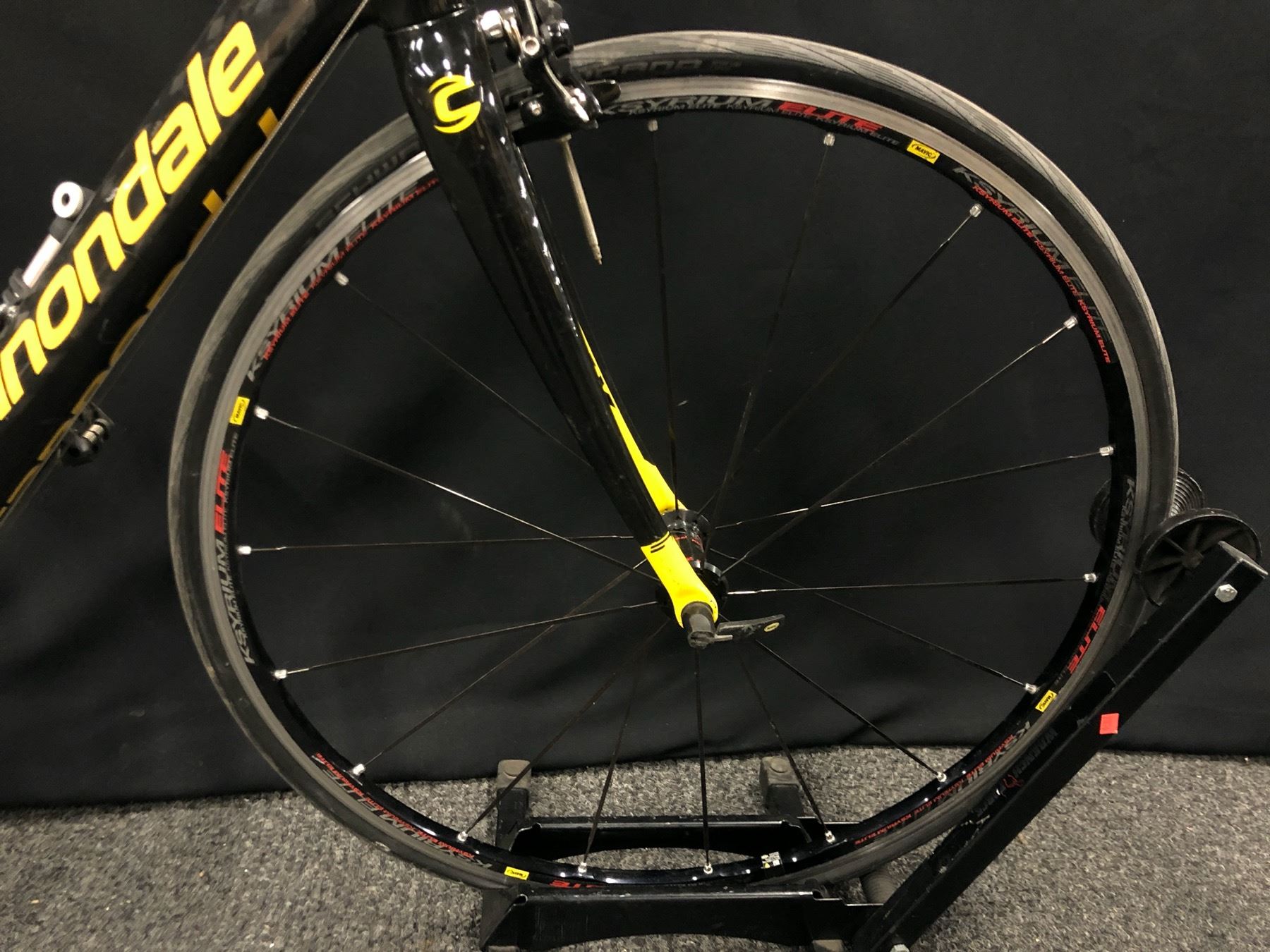 YELLOW AND BLACK CANNONDALE SIX 20 SPEED ROAD BIKE WITH CLIP PEDALS 54 yellow-and-black-cannondale-six-20-speed-road-bike-with-clip-pedals-54