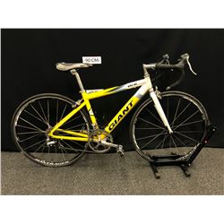 YELLOW AND WHITE GIANT OCR 20 SPEED ROAD BIKE, SMALL/44 CM FRAME SIZE