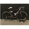 Image 1 : BLACK AND RED DEVINCI SILVERSTONE 16 SPEED ROAD BIKE, MEDIUM FRAME SIZE