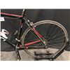 Image 8 : BLACK AND RED DEVINCI SILVERSTONE 16 SPEED ROAD BIKE, MEDIUM FRAME SIZE