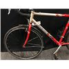 Image 8 : RED AND BROWN DEVINCI DESTINATION 27 SPEED ROAD BIKE