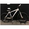 Image 2 : GREY NORCO WOLVERINE 24 SPEED FRONT SUSPENSION MOUNTAIN BIKE WITH FRONT AND REAR DISC BRAKES, 18.5"