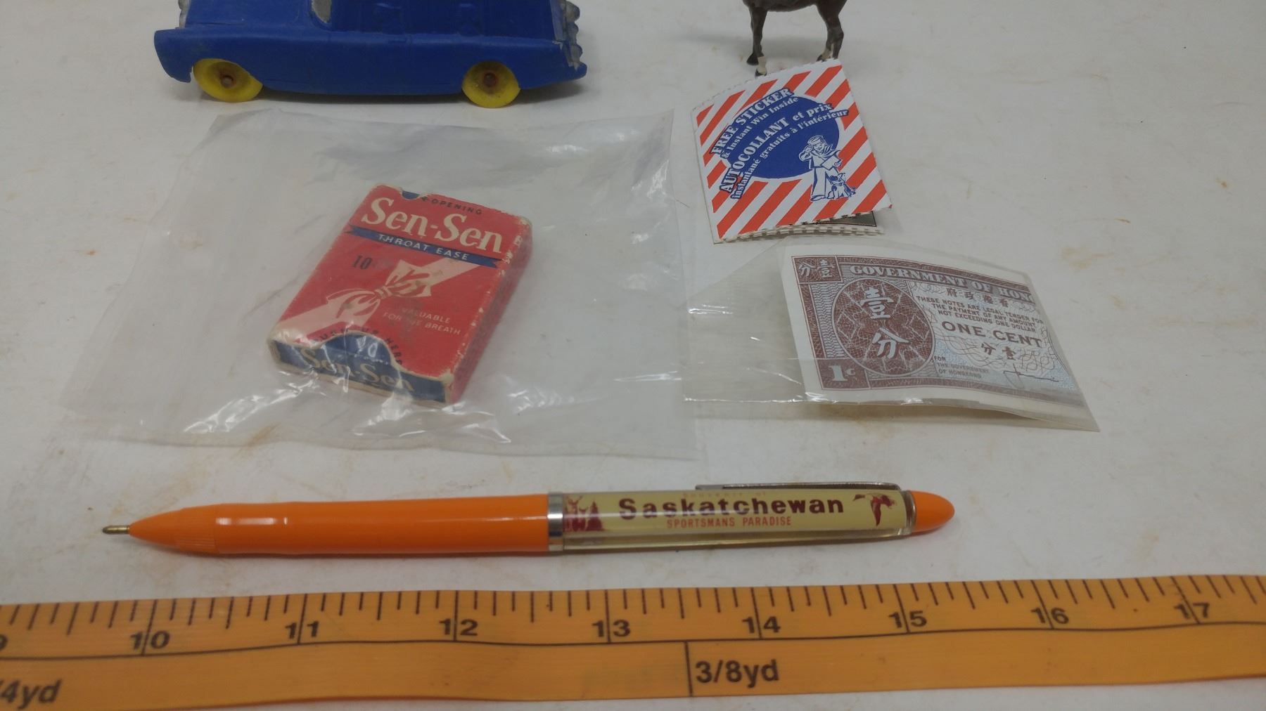 LOT OF NOVELTY ITEMS