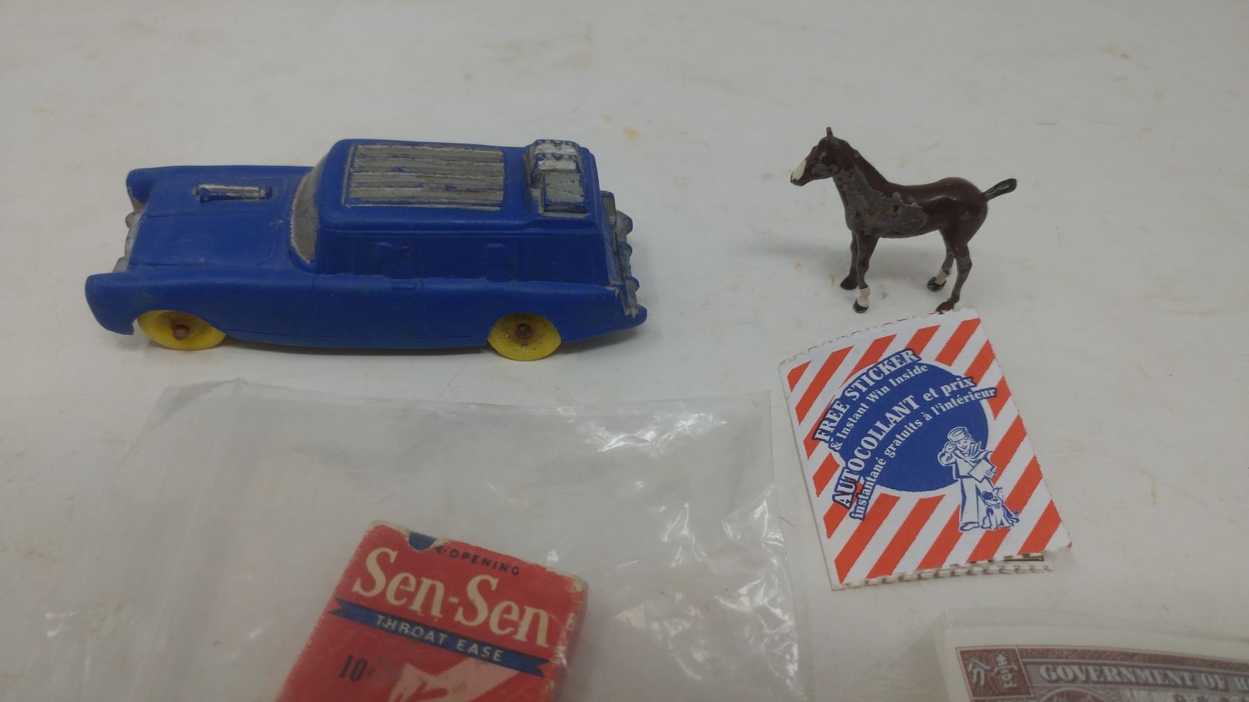 LOT OF NOVELTY ITEMS