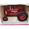 Image 2 : NIB ERTL FARMALL 350 TRACTOR (1/16 SCALE)