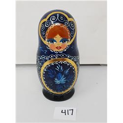 FIVE PIECE WOODEN RUSSIAN NESTING DOLLS