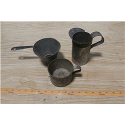 VINTAGE MEASURING PINT, CUP AND STRAINER