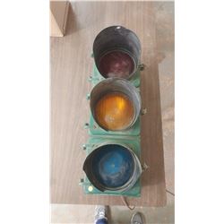 WORKING TRAFFIC LIGHT - 30" X 11" X 13"