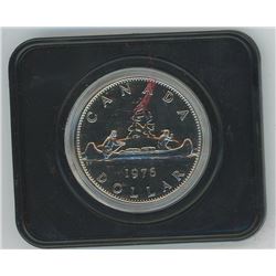 1976 CANADIAN MINT SILVER DOLLAR IN CASE