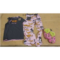 EXTRA SMALL PJ SET AND PAIR OF SLIPPERS