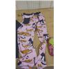 Image 4 : EXTRA SMALL PJ SET AND PAIR OF SLIPPERS
