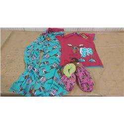 MEDIUM PJ SET AND PAIR OF SLIPPERS