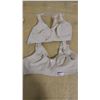 Image 4 : LOT OF FOUR BRAS AND ONE PAIR OF UNDERWEAR (SIZES ON BRA TAGS NOT CANADIAN)
