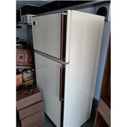 HOT POINT FRIDGE