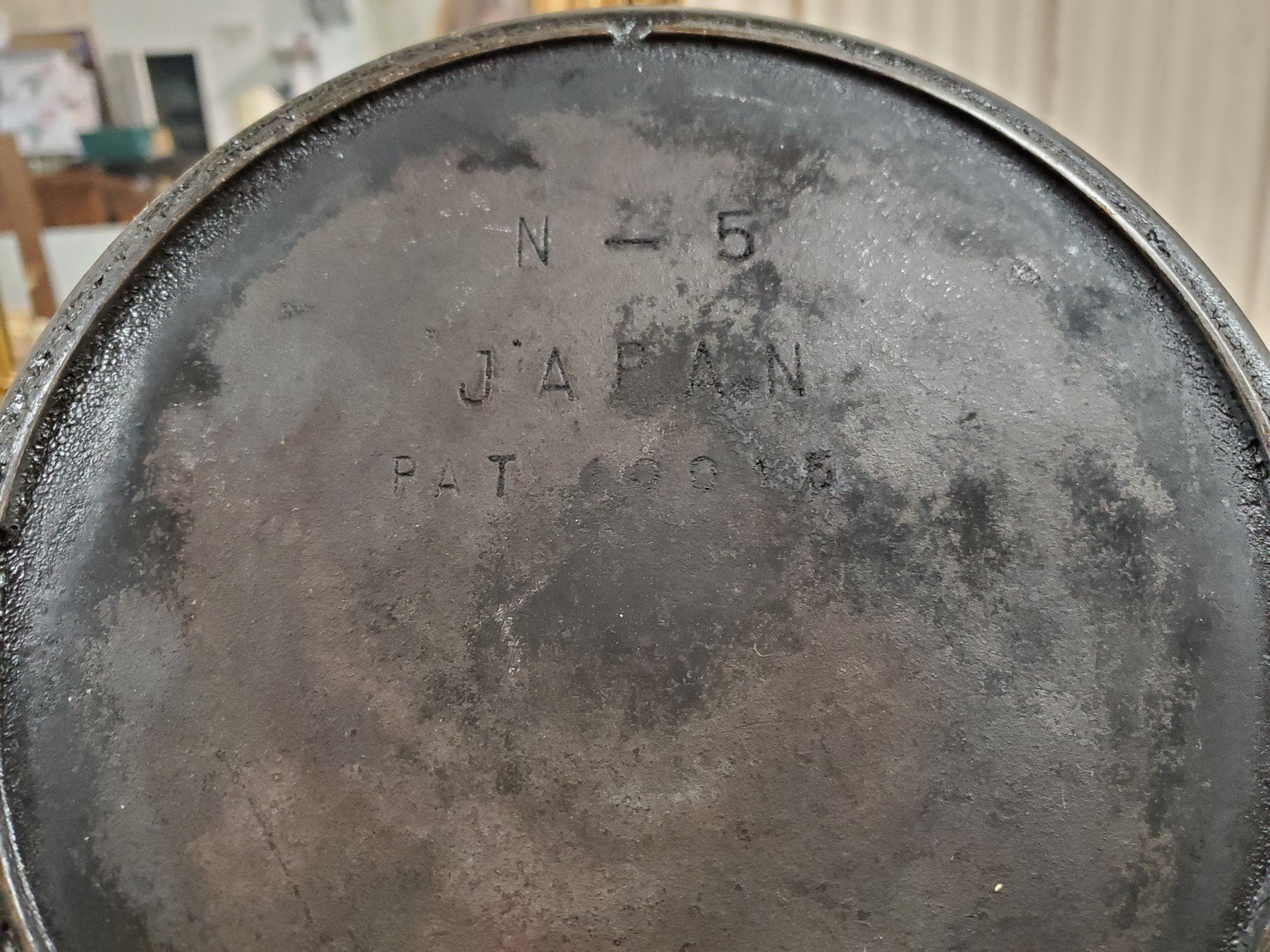 HEAVY CAST IRON FRYING PAN HEAVY CAST IRON FRYING PAN