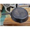 Image 3 : HEAVY CAST IRON FRYING PAN