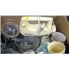 Image 3 : WEST BEND ELECTRIC MIXER AND ASSORTED GLASSWARE
