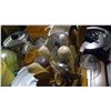 Image 3 : ASSORTED KITCHEN WARE AND PRESSURE COOKERS