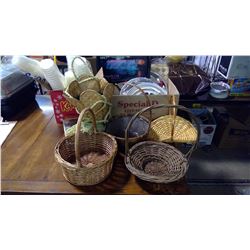 LOT OF ASSORTED ITEMS - BASKETS, PUZZLE, ASSORTED TRAYS, ETC.