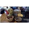 Image 1 : LOT OF ASSORTED ITEMS - BASKETS, PUZZLE, ASSORTED TRAYS, ETC.