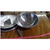 Image 5 : LARGE BOWLS AND TRAYS - 1 BOWL 20" ACROSS, 1 BOWL 16" ACROSS