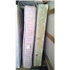 Image 1 : QUEEN MATTRESS SET - MASSAGING BOX SPRING