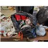 Image 2 : LARGE LOT OF ASSORTED CHRISTMAS DÉCOR AND SUPPLIES