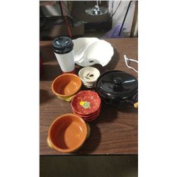 LOT OF ASSORTED KITCHENWARE