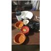 Image 1 : LOT OF ASSORTED KITCHENWARE