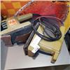 Image 2 : PORTABLE GAS STOVE AND 2 BLACK AND DECKER SANDERS