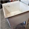 Image 3 : WASH BASIN
