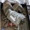 Image 2 : LOT OF SHACKLES AND CORNER STRAP PROTECTORS