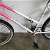 Image 2 : PINK WHITE LEADER BIKE