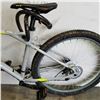 Image 2 : GREY GT AVALANCHE BIKE WITH HYDRAULIC DISC BRAKES