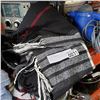 Image 2 : LOT OF BLANKETS