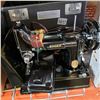 Image 2 : SINGER FEATHER WEIGHT 1520 SEWING MACHINE W/ ACCESSORIES FROM 1948
