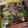 Image 2 : 1971 FORT DALLAS TOY SET W/ METAL BASE DETAIL COWBOYS AND INDIANS FIGURES
