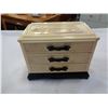 Image 1 : JEWELLERY BOX W/ CONTENTS