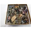Image 3 : 2 TRAYS OF COSTUME JEWELLERY