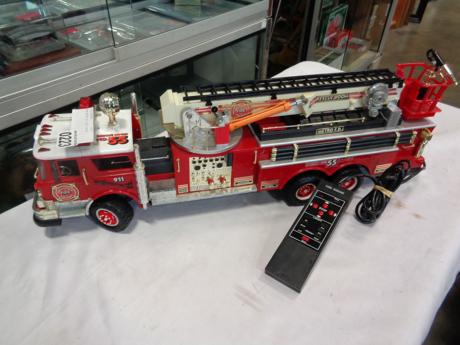 NEWBRIGHT RC FIRE TRUCK - Big Valley Auction 1 14 scale rc fire truck