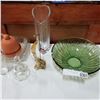 Image 2 : GREEN GLASS BOWL, 2 BAKING DISHES, BISCUIT BARREL, AND GLASS AND CHINA DECOR