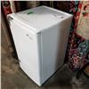 Image 2 : SANYO BAR FRIDGE