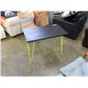 Image 2 : GREEN AND BLACK DESK