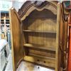 Image 2 : PULASKI FURNITURE 2 DRAWER DROP FRONT DESK W/ 2 DOOR HUTCH TOP