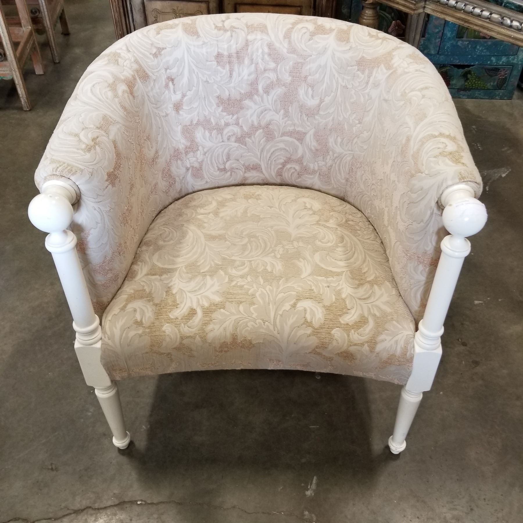 WHITE UPHOLSTERED BUCKET CHAIR - Big Valley Auction