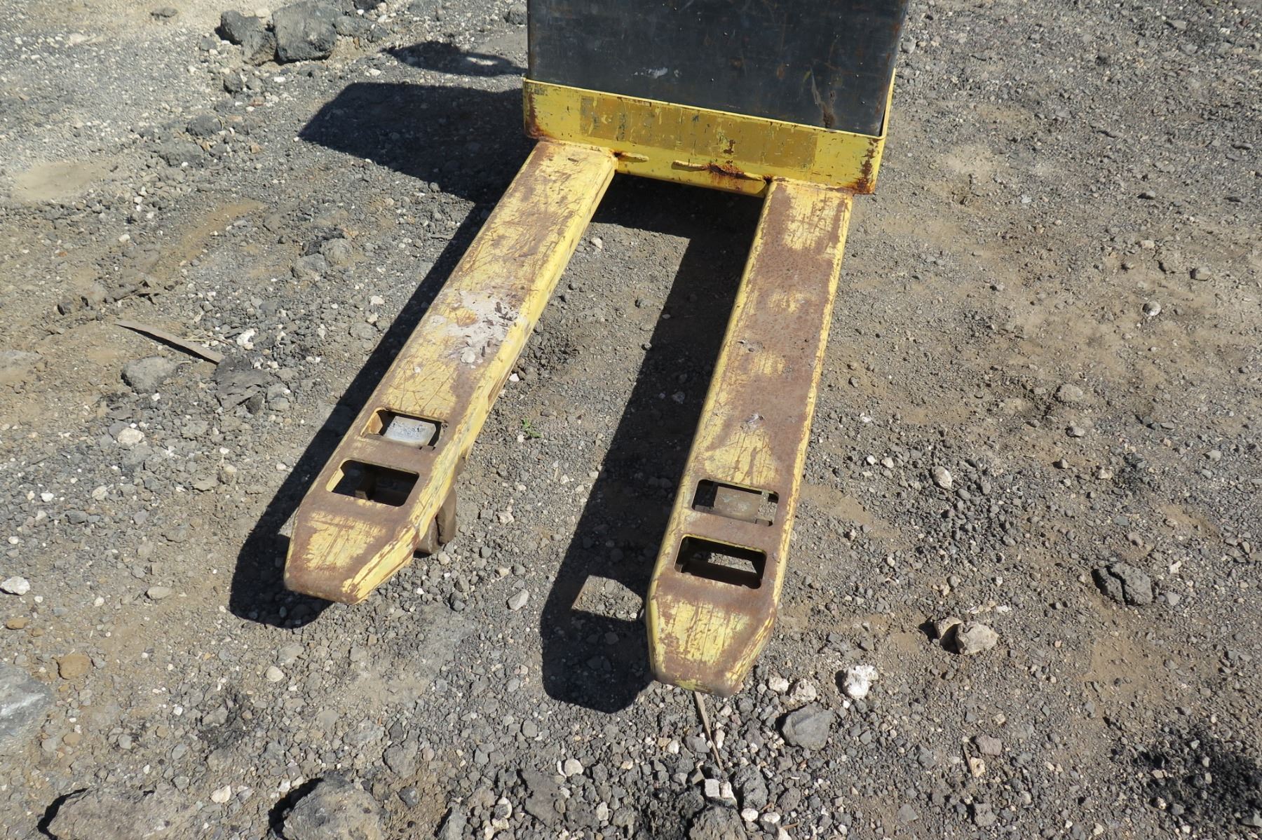 Hyster Electric Pallet Jack (Works See Video) - Oahu Auctions