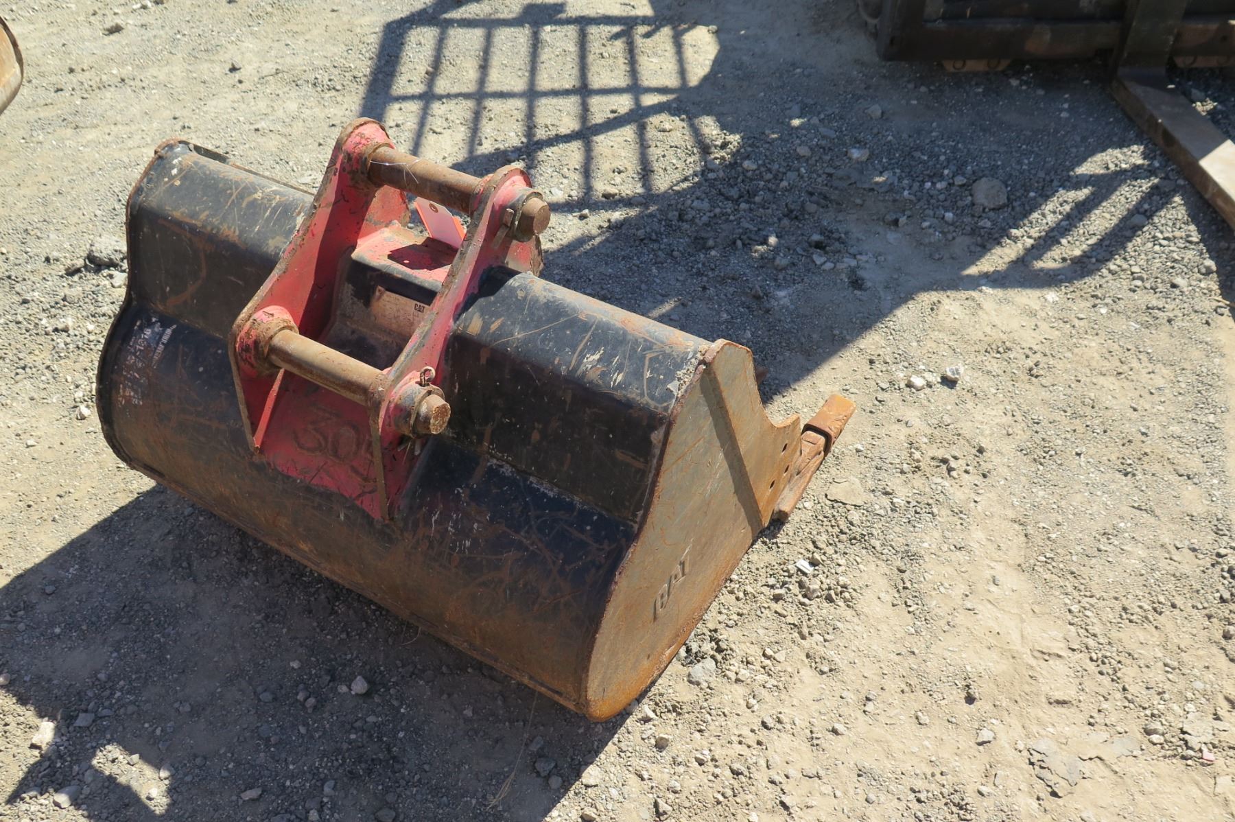 Cat 305 Bucket 36" - Oahu Auctions