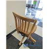 Image 5 : (2) Wood Chairs