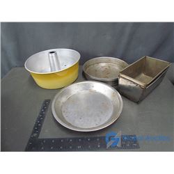Metal Cake and Baking Pans